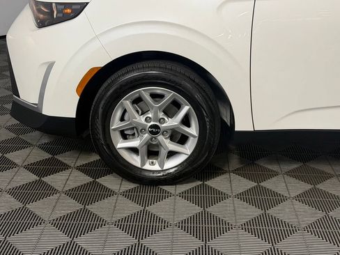 Used 2025 Kia Soul FWD image 14