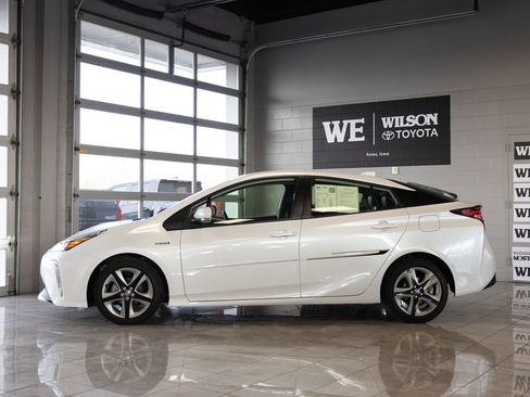 Used 2022 Toyota Prius XLE image 1