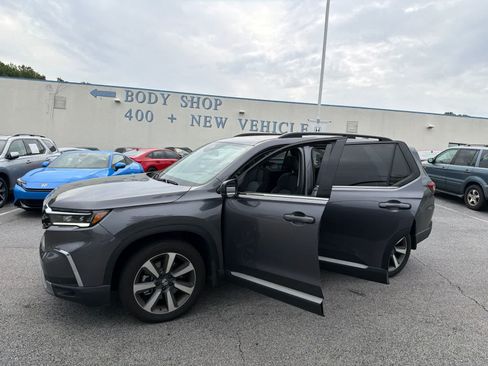 Certified 2025 Honda Pilot Touring image 19