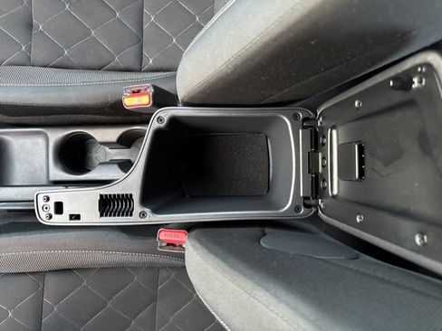 Used 2020 Nissan Kicks S image 19