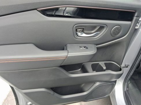 Used 2025 Honda Pilot TrailSport image 19