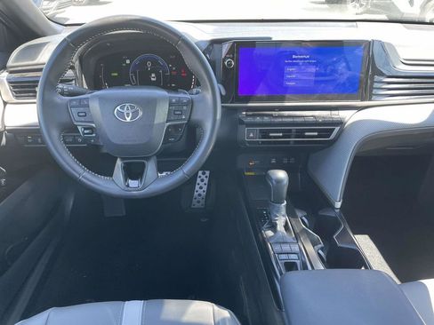 Used 2025 Toyota Camry SE FWD image 25