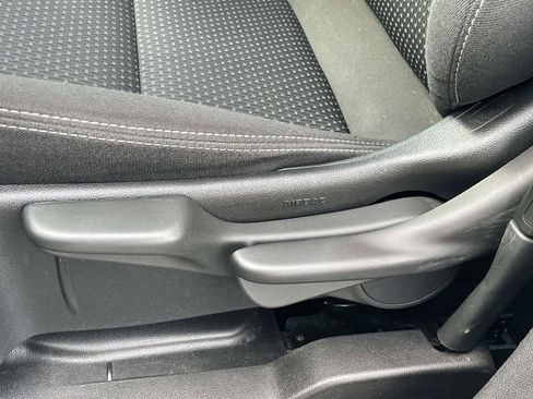 Used 2024 GMC Terrain SLE FWD image 18