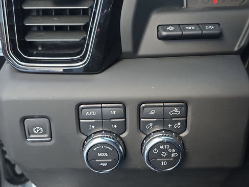 Used 2024 GMC Sierra 2500 AT4 w/ AT4 Premium Plus Package image 22