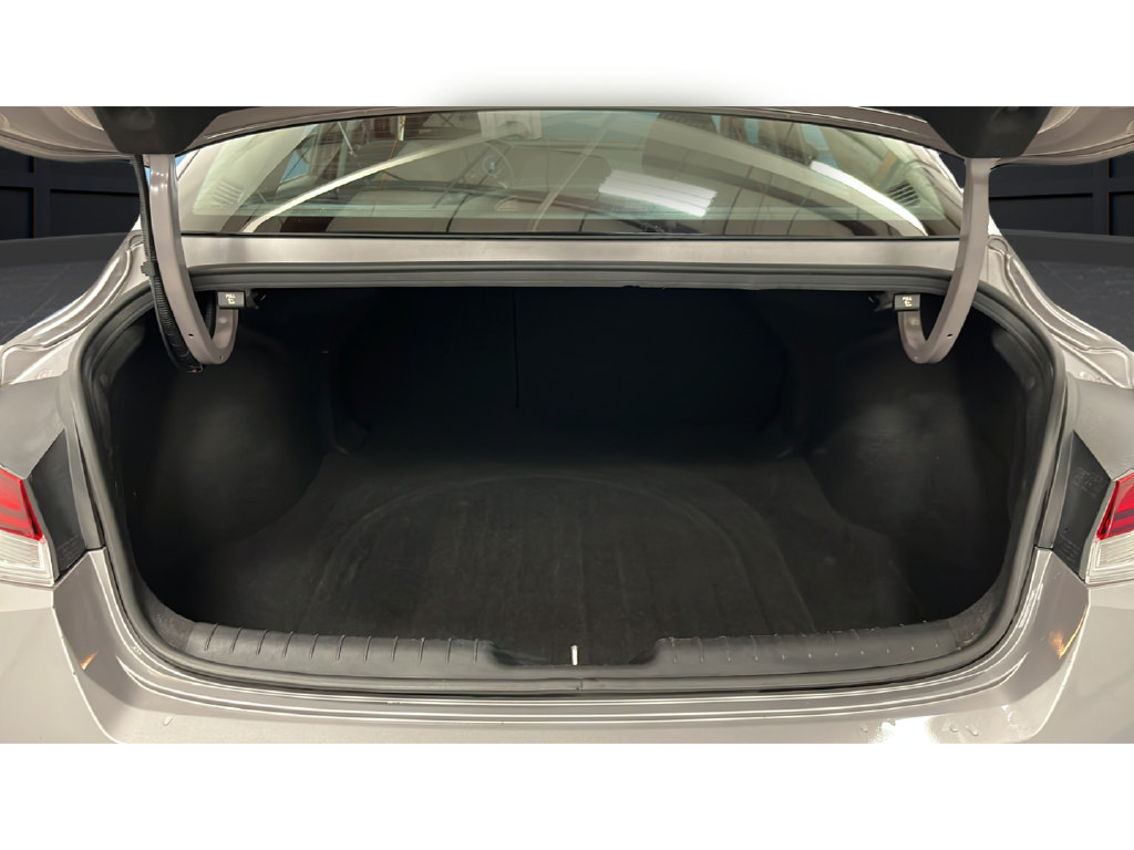 Used 2025 Hyundai Elantra SEL FWD image 27