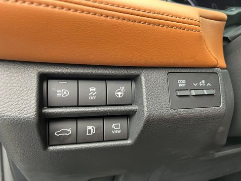 Used 2020 Toyota Avalon Limited w/ Advanced Safety Package image 16