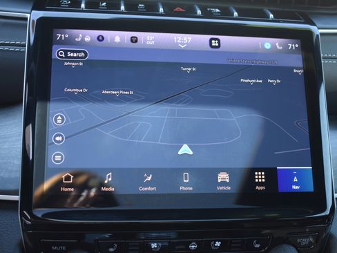 Used 2024 Jeep Grand Cherokee Limited w/ Luxury Tech Group II image 33