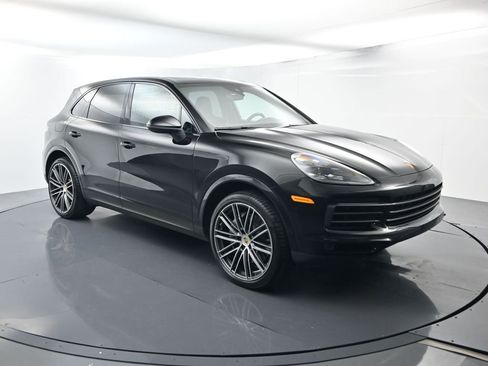 Certified 2022 Porsche Cayenne Platinum Edition image 16