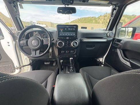 Used 2016 Jeep Wrangler Unlimited Sahara w/ Connectivity Group image 42