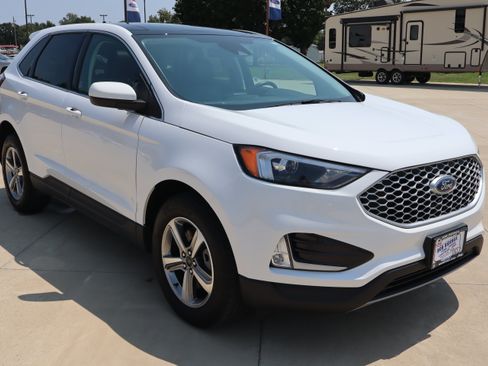 Used 2024 Ford Edge SEL w/ Convenience Package AWD/4WD image 3