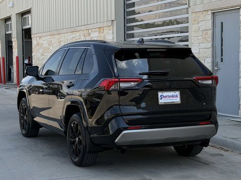 Used 2025 Toyota RAV4 SE AWD/4WD image 4