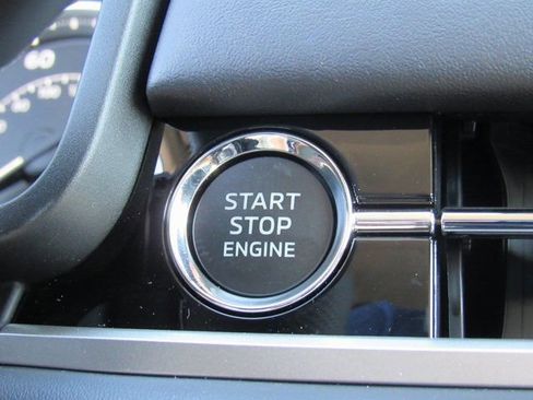 New 2025 Mitsubishi Outlander SE image 16