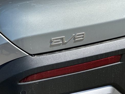 New 2026 Kia EV9 Light image 27