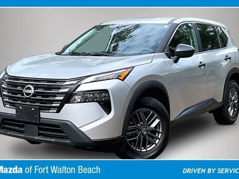 Used 2024 Nissan Rogue S AWD/4WD image 2