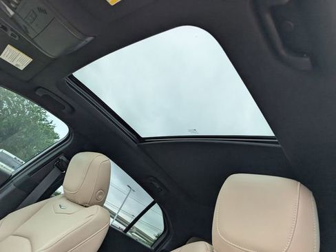 Used 2024 Cadillac XT4 Luxury w/ Cold Weather Package FWD image 25