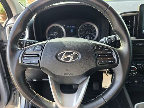Used 2020 Hyundai Venue SEL w/ Convenience Package image 16