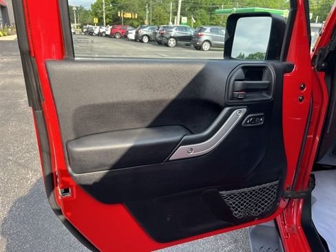Used 2014 Jeep Wrangler Unlimited Sahara w/ Connectivity Group AWD/4WD image 17