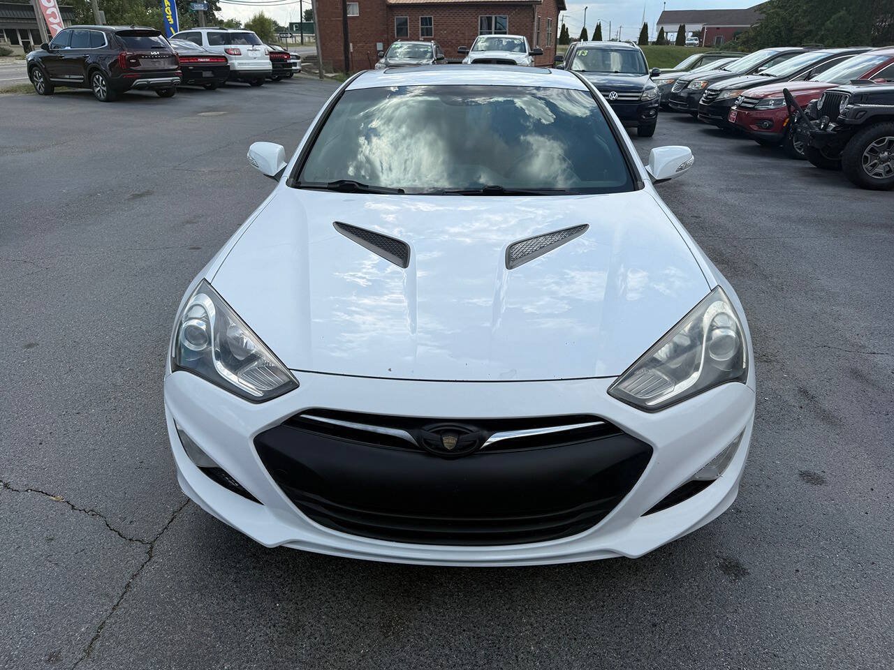 Used 2014 Hyundai Genesis 3.8 RWD image 8