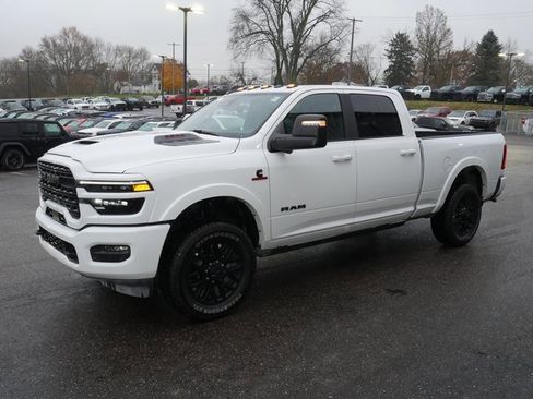 Used 2025 RAM 3500 Limited image 11