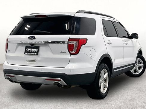 Used 2017 Ford Explorer XLT AWD/4WD image 2