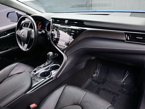 Used 2020 Toyota Camry XSE FWD image 15