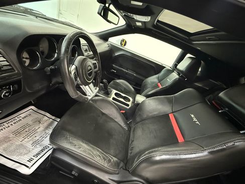 Used 2014 Dodge Challenger SRT8 w/ Harman/Kardon Audio Group image 14
