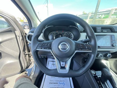 Used 2022 Nissan Versa SV image 14