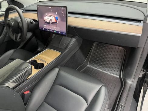 Used 2024 Tesla Model Y Long Range AWD/4WD image 9
