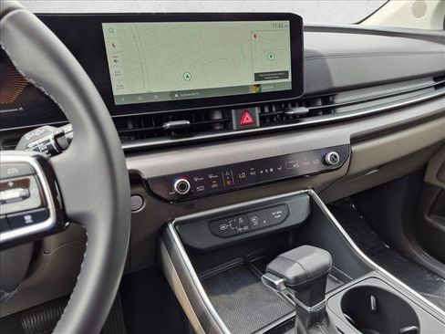 Used 2025 Kia Carnival EX FWD image 12