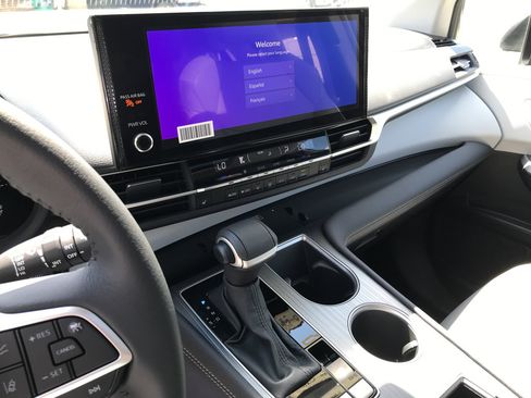 Certified 2025 Toyota Sienna XLE AWD/4WD image 18
