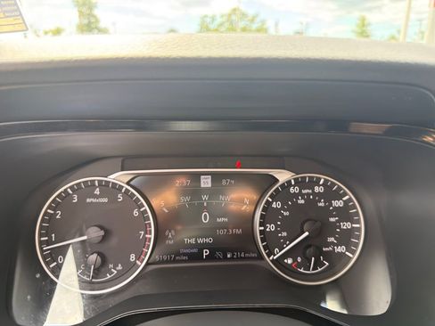 Used 2024 Nissan Pathfinder SL w/ Lighting Package (N92) FWD image 30