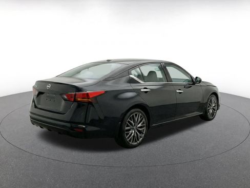 Used 2025 Nissan Altima 2.5 SV FWD image 11