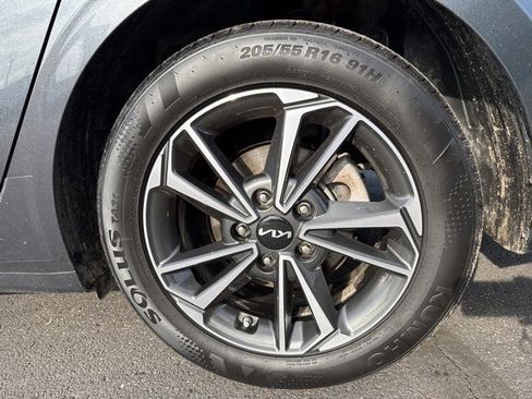 Used 2023 Kia Forte LXS image 9