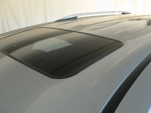 Used 2025 Toyota Sienna Platinum image 27