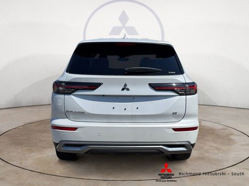 New 2025 Mitsubishi Outlander SE image 4