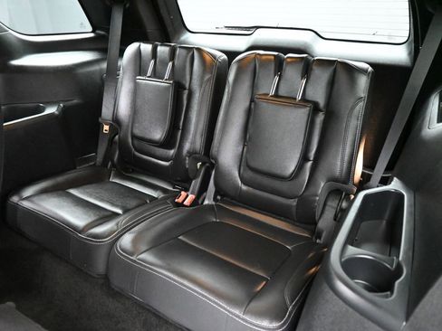 Certified 2018 Ford Explorer Limited w/ Ford Safe & Smart Package image 22