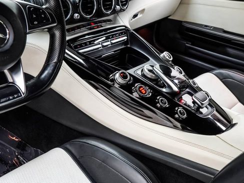 Used 2018 Mercedes-Benz AMG GT Roadster image 18