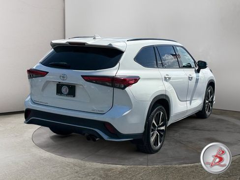 Used 2021 Toyota Highlander XSE AWD/4WD image 7