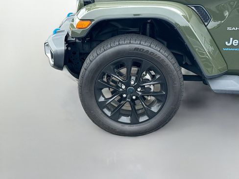 Used 2024 Jeep Wrangler Unlimited Sahara w/ Technology Group AWD/4WD image 31