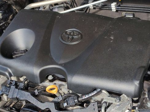 Used 2019 Toyota RAV4 XLE AWD/4WD image 16