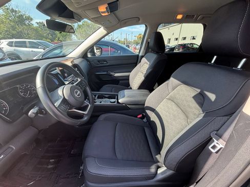 Used 2025 Nissan Pathfinder SV AWD/4WD image 29