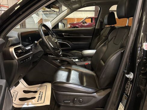 Used 2025 Kia Telluride S AWD/4WD image 9