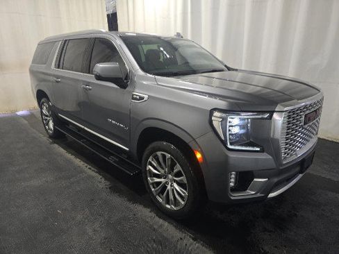 Used 2021 GMC Yukon XL Denali w/ Denali Premium Package image 2