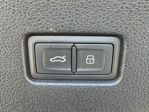 Used 2019 Audi Q8 Premium w/ Convenience Package image 19