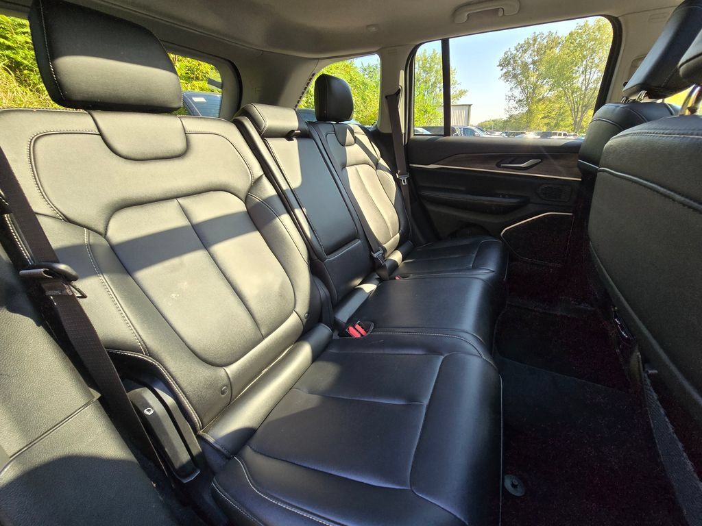 Used 2023 Jeep Grand Cherokee Limited w/ Trailer Tow Prep Group (B) AWD/4WD image 24
