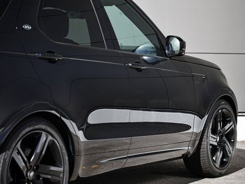 New 2025 Land Rover Discovery Metropolitan Edition image 16