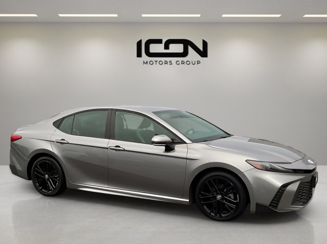 Used 2025 Toyota Camry SE FWD image 5