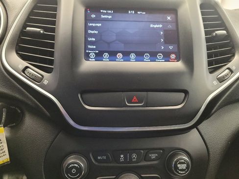 Used 2019 Jeep Cherokee Latitude w/ Popular Appearance Group image 25