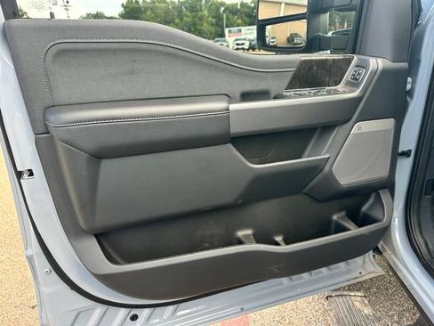 Used 2026 Ford F250 Lariat w/ Tremor Off-Road Package AWD/4WD image 8