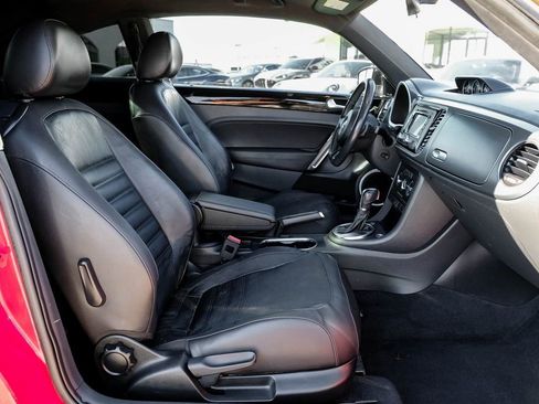 Used 2014 Volkswagen Beetle R-Line image 32